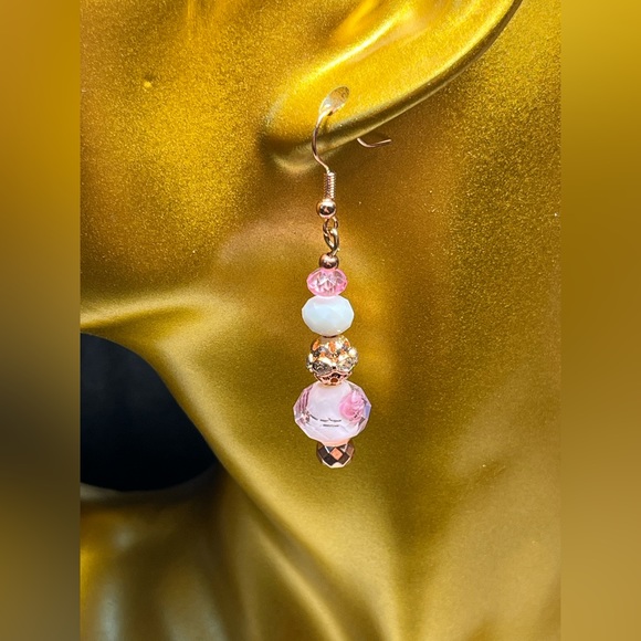 ⭐️🎁OMG the prettiest pink and white -Swarovski earrings-rhinestone - Picture 3 of 8